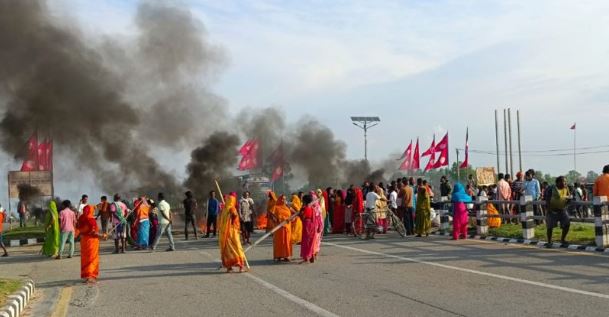 सरकारी जग्गा खाली गर्ने सूचनापछि धनुषाको महेन्द्रनगरमा सुकुमवासीको प्रदर्शन